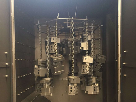 吊钩式抛丸机清理工件效果图